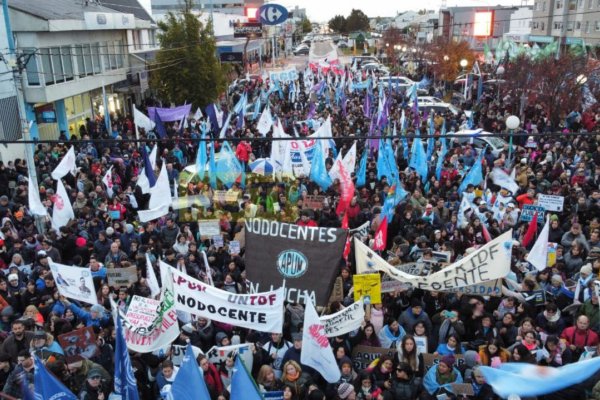 Río Grande fue escenario de una multitudinaria marcha universitaria