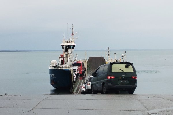 Aument&oacute; el precio del cruce en la barcaza de Primera Angostura