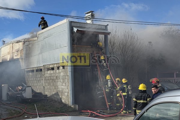 Incendio en Río Grande: cuatro casas dañadas y piden ayuda solidaria