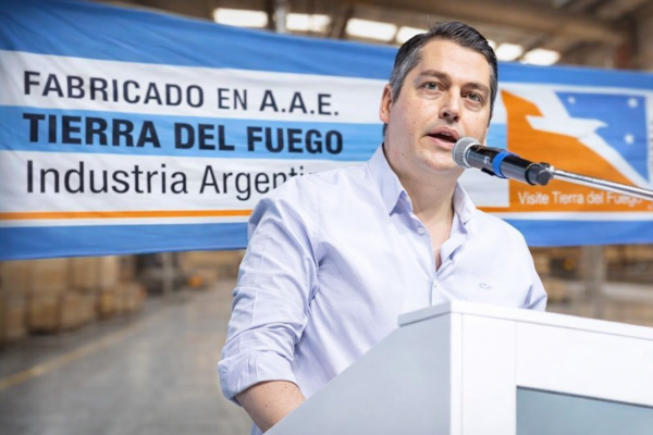 Perez present&oacute; ante el FAMP un esquema para sostener ingresos de trabajadores desvinculados de la industria 